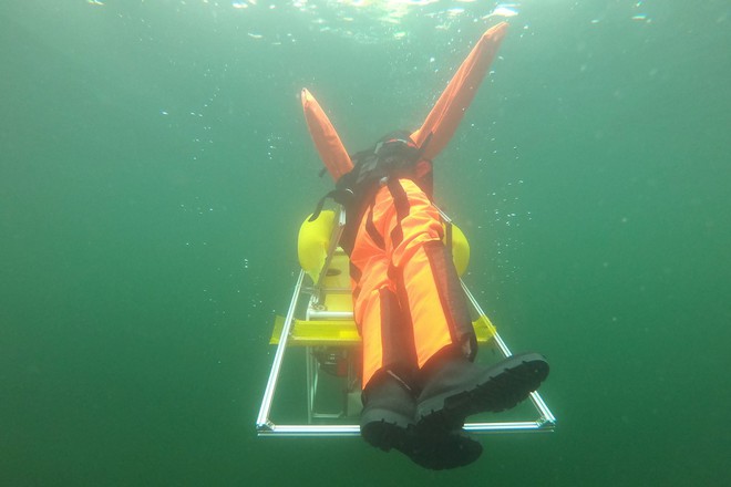Robot ẩn thân dưới nước để cứu người khỏi chết đuối từ bên dưới - Ảnh 1. Robot ẩn thân dưới nước để cứu người khỏi chết đuối từ bên dưới - Ảnh 1.