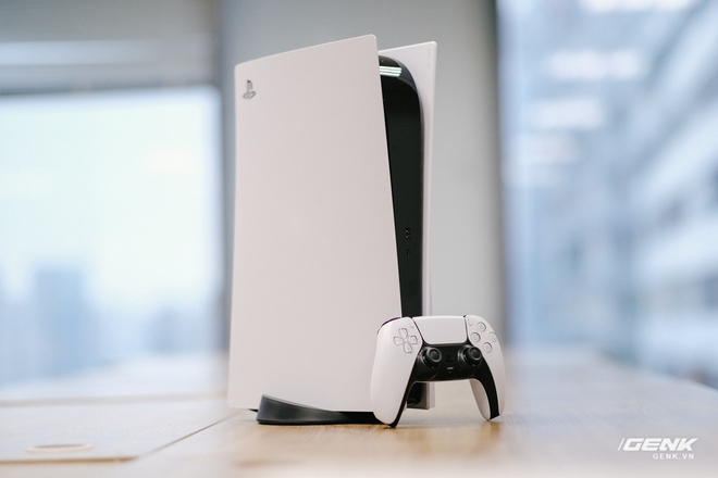 Mở hộp Playstation 5 chính hãng bán tại VN: Cấu hình mạnh, tay cầm xịn, mỗi tội phải mua bia kèm lạc - Ảnh 5. Mở hộp Playstation 5 chính hãng bán tại VN: Cấu hình mạnh, tay cầm xịn, mỗi tội phải mua bia kèm lạc - Ảnh 5.