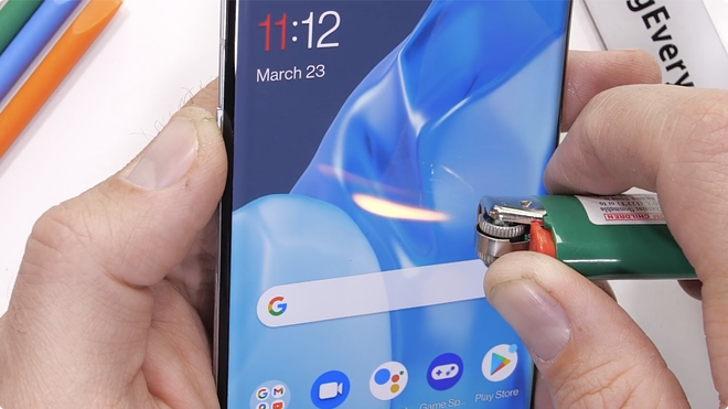 Thử độ bền OnePlus 9 Pro: Độ hoàn thiện cao cấp, khó bẻ cong - Ảnh 9. Thử độ bền OnePlus 9 Pro: Độ hoàn thiện cao cấp, khó bẻ cong - Ảnh 9.