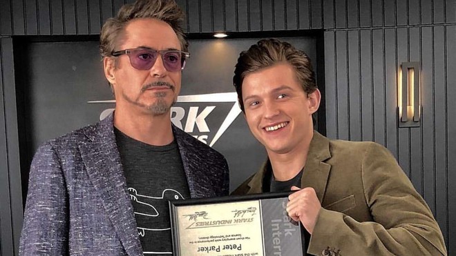Đi thử vai Spider-Man, Tom Holland hí hửng trò chuyện với “chú Stark”, nhưng hóa ra đó chỉ là diễn viên đóng thế cho Robert Downey Jr. - Ảnh 1. Đi thử vai Spider-Man, Tom Holland hí hửng trò chuyện với “chú Stark”, nhưng hóa ra đó chỉ là diễn viên đóng thế cho Robert Downey Jr. - Ảnh 1.