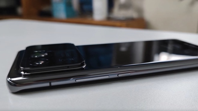 Cận cảnh cụm camera sau của Xiaomi Mi 11 Ultra: Không chỉ lồi mà là siêu lồi - Ảnh 3.