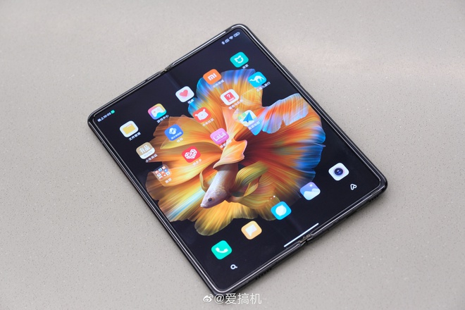 Cận cảnh Xiaomi Mi MIX Fold: Thiết kế gập giống Galaxy Z Fold2, giá chỉ từ 35 triệu thì có gì khác biệt? - Ảnh 1. Cận cảnh Xiaomi Mi MIX Fold: Thiết kế gập giống Galaxy Z Fold2, giá chỉ từ 35 triệu thì có gì khác biệt? - Ảnh 1.