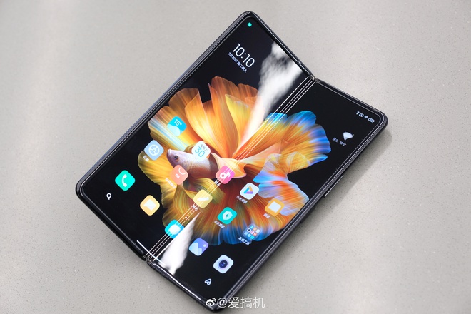 Cận cảnh Xiaomi Mi MIX Fold: Thiết kế gập giống Galaxy Z Fold2, giá chỉ từ 35 triệu thì có gì khác biệt? - Ảnh 3. Cận cảnh Xiaomi Mi MIX Fold: Thiết kế gập giống Galaxy Z Fold2, giá chỉ từ 35 triệu thì có gì khác biệt? - Ảnh 3.