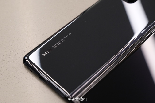 Cận cảnh Xiaomi Mi MIX Fold: Thiết kế gập giống Galaxy Z Fold2, giá chỉ từ 35 triệu thì có gì khác biệt? - Ảnh 14.