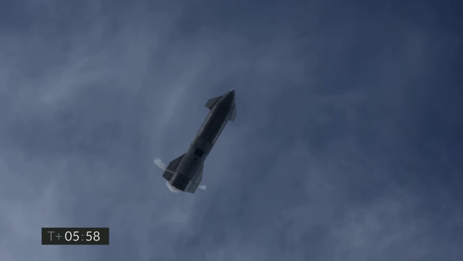 Starship của SpaceX lần đầu tiên hạ cánh thẳng đứng thành công, rồi phát nổ - Ảnh 2.