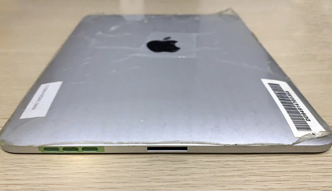 Hóa ra Apple từng có ý định làm một chiếc iPad có tới hai cổng kết nối, vừa sạc vừa cắm dock bàn phím - Ảnh 2.