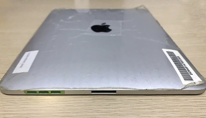 Hóa ra Apple từng có ý định làm một chiếc iPad có tới hai cổng kết nối, vừa sạc vừa cắm dock bàn phím - Ảnh 2. Hóa ra Apple từng có ý định làm một chiếc iPad có tới hai cổng kết nối, vừa sạc vừa cắm dock bàn phím - Ảnh 2.