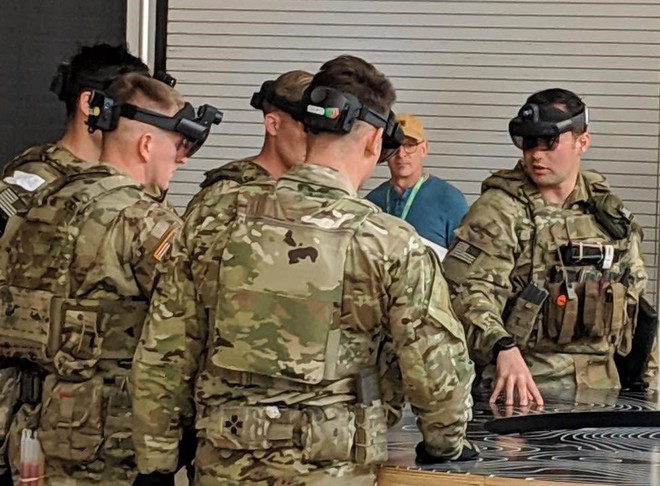 HoloLens của Microsoft đã thắng lớn: cung cấp 120.000 chiếc kính cho Quân đội Mỹ với giá 22 tỷ USD - Ảnh 2.