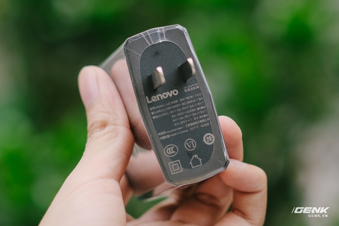 Trên tay máy chơi game Lenovo Legion Phone Duel 2 tại VN: Thiết kế độc lạ, camera selfie thò thụt, có 2 quạt tản nhiệt, 2 cổng sạc, giá chỉ từ 13.8 triệu đồng - Ảnh 3. Trên tay máy chơi game Lenovo Legion Phone Duel 2 tại VN: Thiết kế độc lạ, camera selfie thò thụt, có 2 quạt tản nhiệt, 2 cổng sạc, giá chỉ từ 13.8 triệu đồng - Ảnh 3.