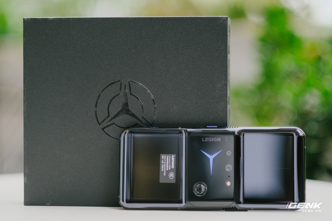 Trên tay máy chơi game Lenovo Legion Phone Duel 2 tại VN: Thiết kế độc lạ, camera selfie thò thụt, có 2 quạt tản nhiệt, 2 cổng sạc, giá chỉ từ 13.8 triệu đồng - Ảnh 9. Trên tay máy chơi game Lenovo Legion Phone Duel 2 tại VN: Thiết kế độc lạ, camera selfie thò thụt, có 2 quạt tản nhiệt, 2 cổng sạc, giá chỉ từ 13.8 triệu đồng - Ảnh 9.