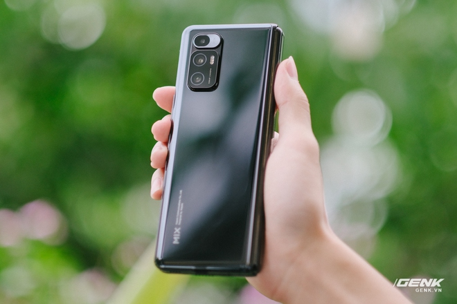 Trên tay Xiaomi Mi MIX Fold tại VN: Smartphone màn hình gập đầu tiên của Xiaomi có gì hấp dẫn? - Ảnh 4.