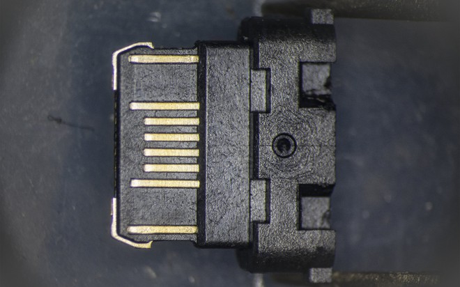 So sánh đầu nối USB-C loại 1 nghìn đồng và 5 nghìn đồng dưới kính hiển vi: đắt hơn gấp 5 nhưng chất lượng có hơn tương xứng? - Ảnh 12.