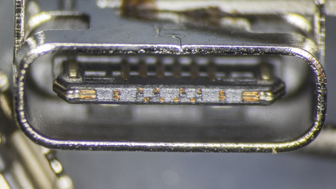 So sánh đầu nối USB-C loại 1 nghìn đồng và 5 nghìn đồng dưới kính hiển vi: đắt hơn gấp 5 nhưng chất lượng có hơn tương xứng? - Ảnh 6.