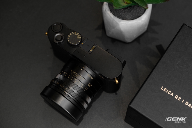 Đập hộp Leica Q2 phiên bản đặc biệt Daniel Craig x Greg Williams: Giá sương sương 183 triệu đồng, giới hạn 750 chiếc - Ảnh 10. Đập hộp Leica Q2 phiên bản đặc biệt Daniel Craig x Greg Williams: Giá sương sương 183 triệu đồng, giới hạn 750 chiếc - Ảnh 10.