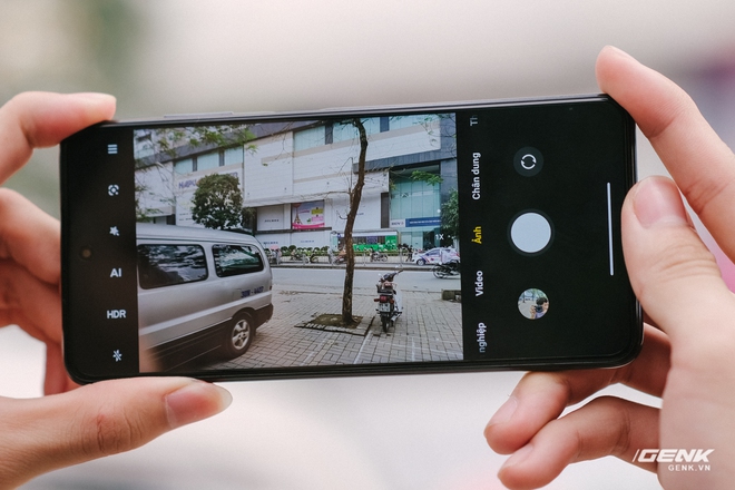 Trên tay và đánh giá nhanh POCO X3 Pro: Giá chỉ hơn 5 triệu nhưng có chip Snapdragon đầu 8, màn hình 120Hz, pin khủng 5160mAh - Ảnh 9. Trên tay và đánh giá nhanh POCO X3 Pro: Giá chỉ hơn 5 triệu nhưng có chip Snapdragon đầu 8, màn hình 120Hz, pin khủng 5160mAh - Ảnh 9.