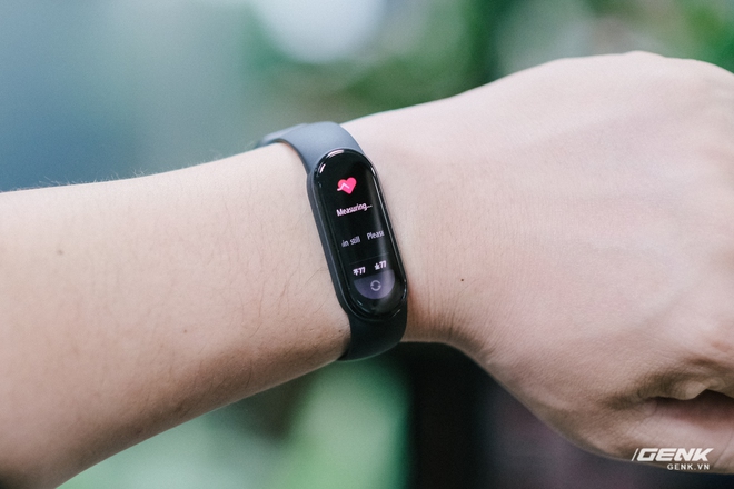 Trên tay Mi Band 6: Nâng cấp lên màn hình tràn viền, có đo SpO2, đã hỗ trợ tiếng Việt, giá 800,000 đồng - Ảnh 11. Trên tay Mi Band 6: Nâng cấp lên màn hình tràn viền, có đo SpO2, đã hỗ trợ tiếng Việt, giá 800,000 đồng - Ảnh 11.