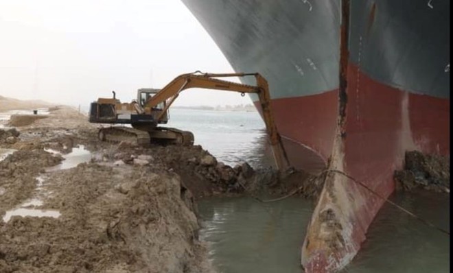 Tâm sự của thợ lái máy xúc trên kênh đào Suez: Cả thế giới như đang cười nhạo công việc của tôi - Ảnh 4. Tâm sự của thợ lái máy xúc trên kênh đào Suez: Cả thế giới như đang cười nhạo công việc của tôi - Ảnh 4.