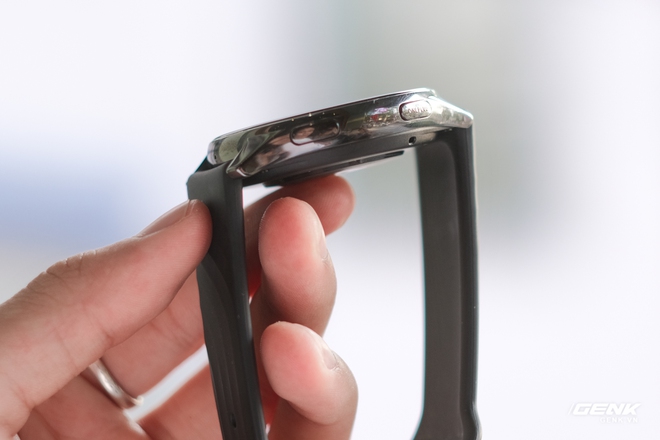 Trên tay và trải nghiệm nhanh OnePlus Watch: Thiết kế phổ thông, không dành cho người dùng nữ, có đo SpO2, pin 2 tuần, giá 4.2 triệu - Ảnh 5. Trên tay và trải nghiệm nhanh OnePlus Watch: Thiết kế phổ thông, không dành cho người dùng nữ, có đo SpO2, pin 2 tuần, giá 4.2 triệu - Ảnh 5.
