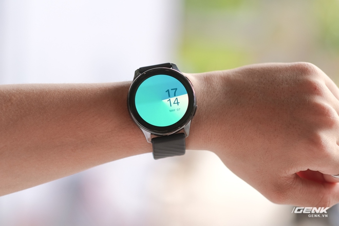 Trên tay và trải nghiệm nhanh OnePlus Watch: Thiết kế phổ thông, không dành cho người dùng nữ, có đo SpO2, pin 2 tuần, giá 4.2 triệu - Ảnh 4. Trên tay và trải nghiệm nhanh OnePlus Watch: Thiết kế phổ thông, không dành cho người dùng nữ, có đo SpO2, pin 2 tuần, giá 4.2 triệu - Ảnh 4.