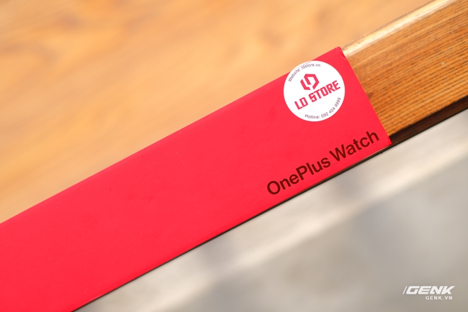 Trên tay và trải nghiệm nhanh OnePlus Watch: Thiết kế phổ thông, không dành cho người dùng nữ, có đo SpO2, pin 2 tuần, giá 4.2 triệu - Ảnh 1. Trên tay và trải nghiệm nhanh OnePlus Watch: Thiết kế phổ thông, không dành cho người dùng nữ, có đo SpO2, pin 2 tuần, giá 4.2 triệu - Ảnh 1.