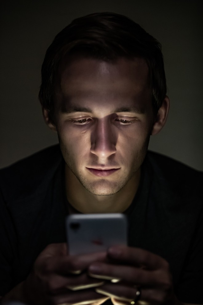 Nghiên cứu mới cho thấy tính năng Night Shift trên iPhone không giúp bạn ngủ ngon hơn - Ảnh 2.