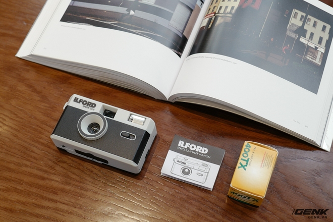 Trải nghiệm nhanh máy ảnh nhựa ILFORD Sprite 35-II: Tìm về thú chơi phim lomo với 990.000 đồng - Ảnh 3.