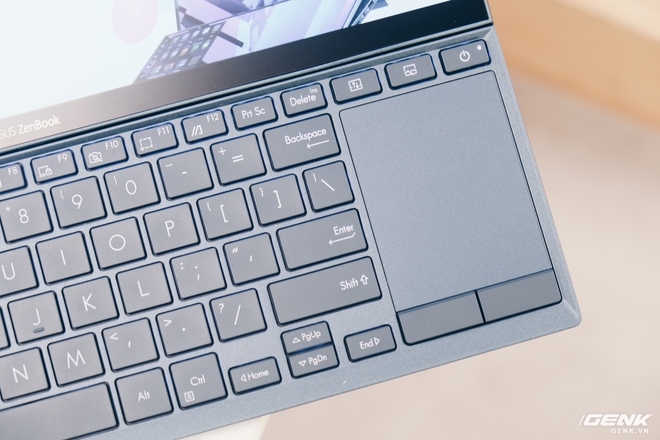 Cận cảnh Asus ZenBook Duo 14: Laptop hai màn hình mỏng nhẹ nhất thế giới, giá từ 32.9 triệu đồng - Ảnh 6. Cận cảnh Asus ZenBook Duo 14: Laptop hai màn hình mỏng nhẹ nhất thế giới, giá từ 32.9 triệu đồng - Ảnh 6.