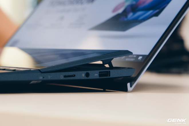 Cận cảnh Asus ZenBook Duo 14: Laptop hai màn hình mỏng nhẹ nhất thế giới, giá từ 32.9 triệu đồng - Ảnh 4.