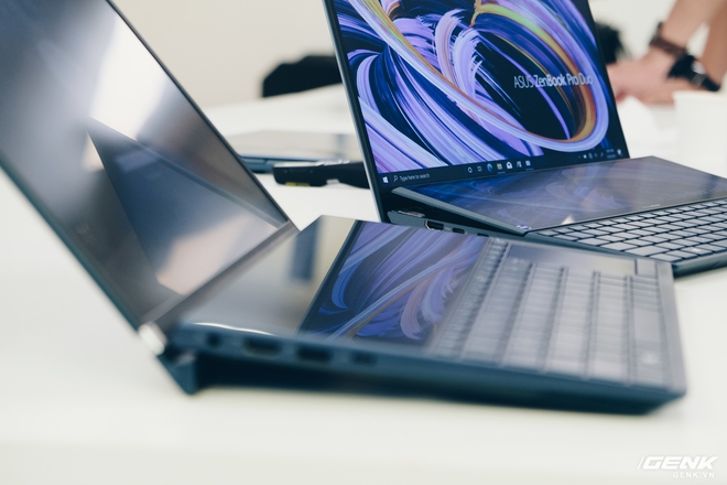 Cận cảnh Asus ZenBook Duo 14: Laptop hai màn hình mỏng nhẹ nhất thế giới, giá từ 32.9 triệu đồng - Ảnh 5. Cận cảnh Asus ZenBook Duo 14: Laptop hai màn hình mỏng nhẹ nhất thế giới, giá từ 32.9 triệu đồng - Ảnh 5.
