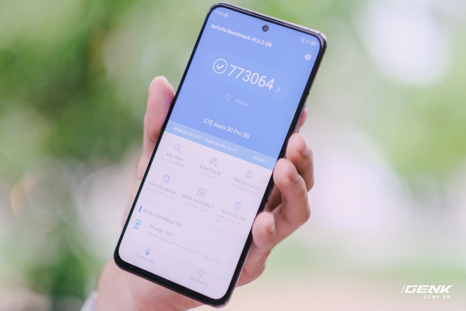 Trên tay ZTE Axon 30 Pro: Màn hình AMOLED 120Hz, Snapdragon 888, hai camera 64MP, giá 10.8 triệu đồng - Ảnh 13. Trên tay ZTE Axon 30 Pro: Màn hình AMOLED 120Hz, Snapdragon 888, hai camera 64MP, giá 10.8 triệu đồng - Ảnh 13.