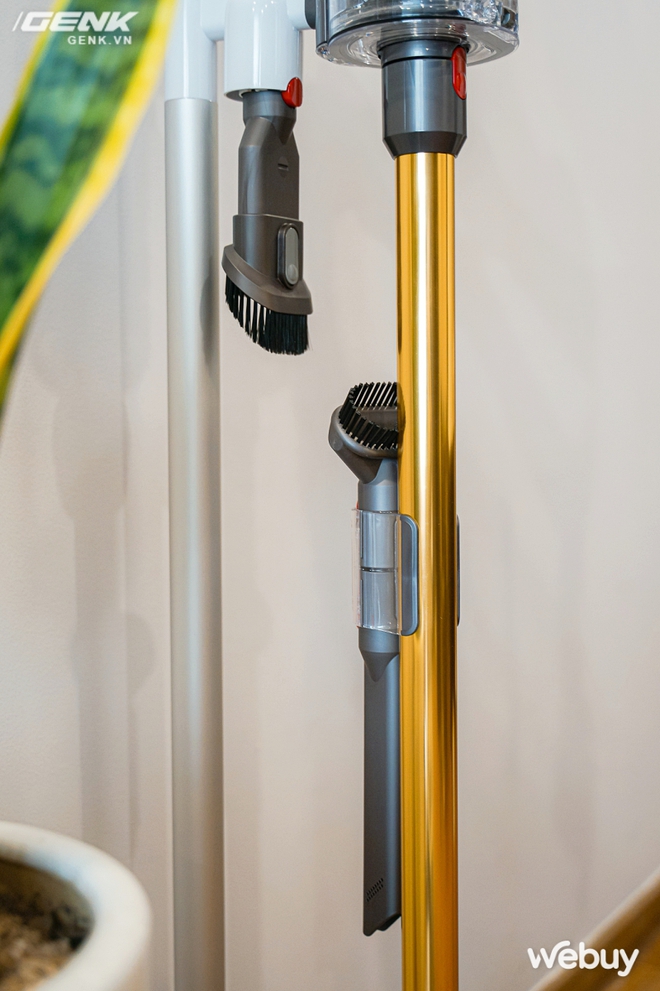 Trải nghiệm máy hút bụi Dyson giá 21 triệu: Nhiều phụ kiện, lắp ghép như LEGO, hút khỏe, chỉ hợp với nhà sang chảnh - Ảnh 8. Trải nghiệm máy hút bụi Dyson giá 21 triệu: Nhiều phụ kiện, lắp ghép như LEGO, hút khỏe, chỉ hợp với nhà sang chảnh - Ảnh 8.