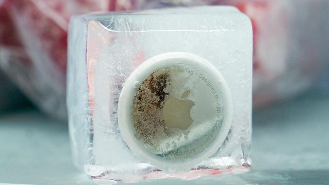 Kiểm tra độ bền Apple AirTag bằng cách đánh rơi, cho vào máy giặt và đông đá - Ảnh 2. Kiểm tra độ bền Apple AirTag bằng cách đánh rơi, cho vào máy giặt và đông đá - Ảnh 2.