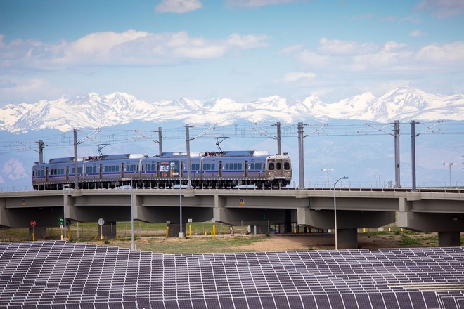 Tại sao không biến sân bay thành một trang trại điện mặt trời khổng lồ? - Ảnh 2.