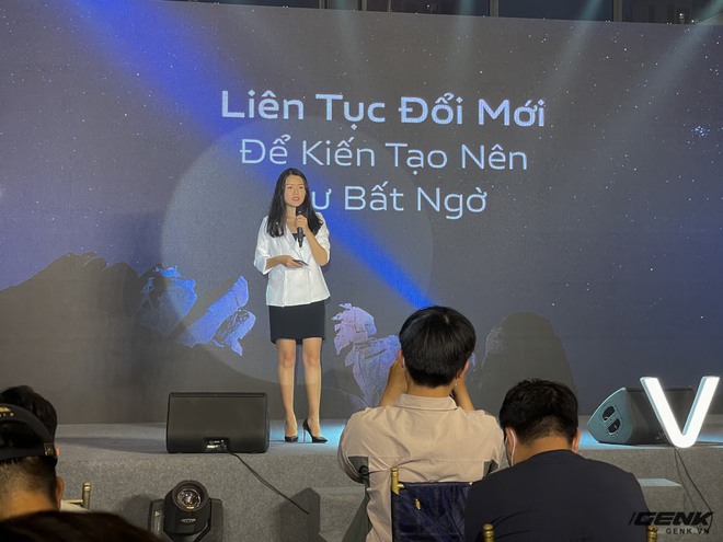 Cận cảnh Vivo V21 5G vừa ra mắt tại Việt Nam: Camera selfie 44MP chống rung OIS, có hai đèn flash trước để selfie đẹp hơn, mỏng chỉ 7,29mm, giá 9,99 triệu đồng - Ảnh 2.