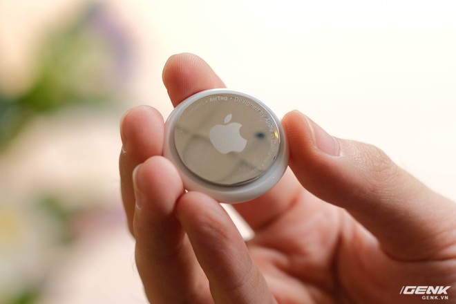 Trên tay AirTag: Phụ kiện định vị của Apple, giá 790.000 đồng - Ảnh 2. Trên tay AirTag: Phụ kiện định vị của Apple, giá 790.000 đồng - Ảnh 2.