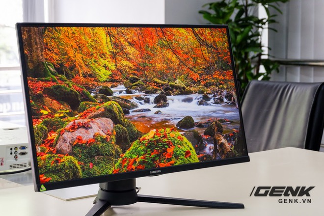 Ảnh thực tế Odyssey G3: Màn hình gaming giá mềm cho game thủ, trang bị từ AMD FreeSync Premium, tần số quét 144Hz, độ phản hồi chỉ 1ms - Ảnh 7. Ảnh thực tế Odyssey G3: Màn hình gaming giá mềm cho game thủ, trang bị từ AMD FreeSync Premium, tần số quét 144Hz, độ phản hồi chỉ 1ms - Ảnh 7.