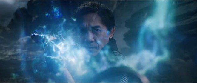Shang-Chi & The Legend of the Ten Rings tung trailer mới: Ông trùm Mandarin xuất hiện, phô diễn sức mạnh đáng sợ của Thập Nhẫn - Ảnh 2.
