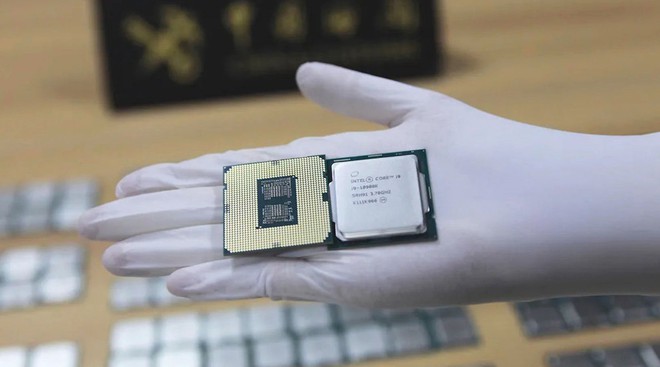 Quấn quanh người hàng chục CPU để buôn lậu - Ảnh 3.