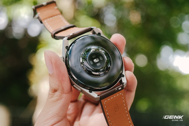Trên tay Huawei Watch 3 Pro: Thiết kế nam tính chỉ hợp với cổ tay to, hỗ trợ eSIM, có tính năng đo thân nhiệt, pin 5 ngày, giá 13 triệu đồng - Ảnh 10. Trên tay Huawei Watch 3 Pro: Thiết kế nam tính chỉ hợp với cổ tay to, hỗ trợ eSIM, có tính năng đo thân nhiệt, pin 5 ngày, giá 13 triệu đồng - Ảnh 10.