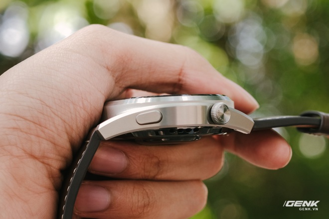 Trên tay Huawei Watch 3 Pro: Thiết kế nam tính chỉ hợp với cổ tay to, hỗ trợ eSIM, có tính năng đo thân nhiệt, pin 5 ngày, giá 13 triệu đồng - Ảnh 6. Trên tay Huawei Watch 3 Pro: Thiết kế nam tính chỉ hợp với cổ tay to, hỗ trợ eSIM, có tính năng đo thân nhiệt, pin 5 ngày, giá 13 triệu đồng - Ảnh 6.