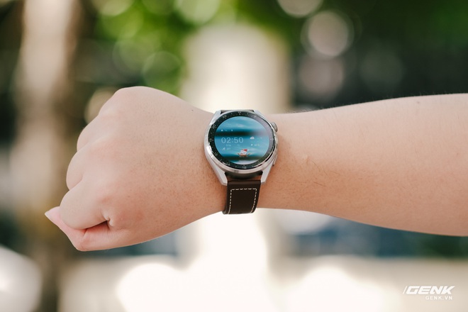 Trên tay Huawei Watch 3 Pro: Thiết kế nam tính chỉ hợp với cổ tay to, hỗ trợ eSIM, có tính năng đo thân nhiệt, pin 5 ngày, giá 13 triệu đồng - Ảnh 4. Trên tay Huawei Watch 3 Pro: Thiết kế nam tính chỉ hợp với cổ tay to, hỗ trợ eSIM, có tính năng đo thân nhiệt, pin 5 ngày, giá 13 triệu đồng - Ảnh 4.