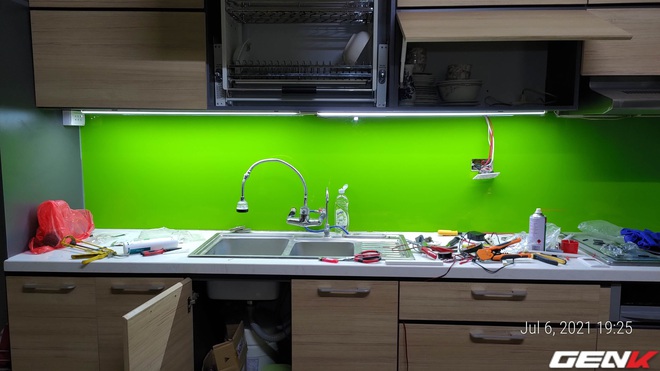 Tự lắp đèn LED tủ bếp để khắc phục đứng bếp bị tối và sấp bóng: cải thiện ánh sáng với chi phí thấp nhưng kết quả thì cực mỹ mãn! - Ảnh 27.