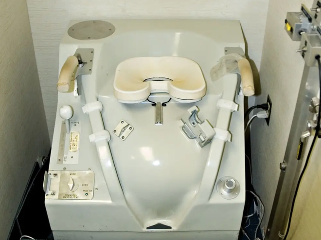 Phi hành đoàn trên chuyến bay thương mại SpaceX sẽ có toilet “view nghìn đô” với cửa sổ vòm - Ảnh 5.
