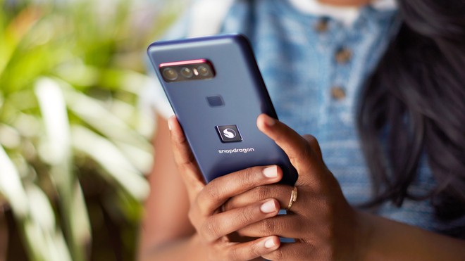 Qualcomm giới thiệu smartphone Snapdragon Insiders: Giá 1500 USD nhưng vừa ra mắt đã lỗi thời! - Ảnh 1.