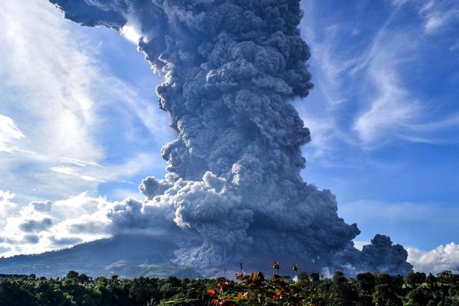 Núi lửa Merapi ở Indonesia phun trào dữ dội đã nhiều ngày, cột tro cao tới 1000 m - Ảnh 5.