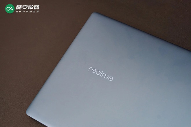 Realme Book lộ ảnh thực tế: Thiết kế giống MacBook Air, ra mắt ngày 18/8 - Ảnh 1.