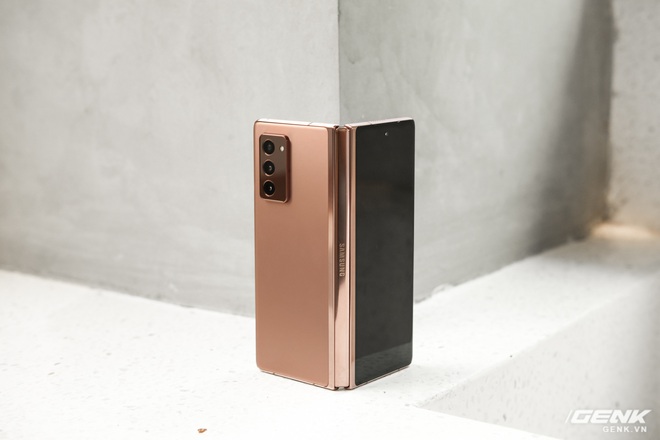 Trải nghiệm nhanh Galaxy Z Fold3: Đôi khi tôi quên mất màn hình này có nốt ruồi... - Ảnh 1. Trải nghiệm nhanh Galaxy Z Fold3: Đôi khi tôi quên mất màn hình này có nốt ruồi... - Ảnh 1.