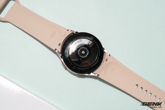 Trên tay và trải nghiệm nhanh Samsung Galaxy Watch 4: Thiết kế trông gọn gàng hơn, màn hình cho cảm giác đầy đặn, đo chỉ số mỡ và cơ trong cơ thể là một tính năng tuyệt vời - Ảnh 12.