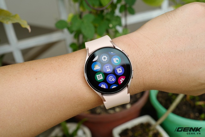 Trên tay và trải nghiệm nhanh Samsung Galaxy Watch 4: Thiết kế trông gọn gàng hơn, màn hình tạo cảm giác tràn viền, đo được chỉ số mỡ và cơ trong người là tính năng cực hay - Ảnh 8.