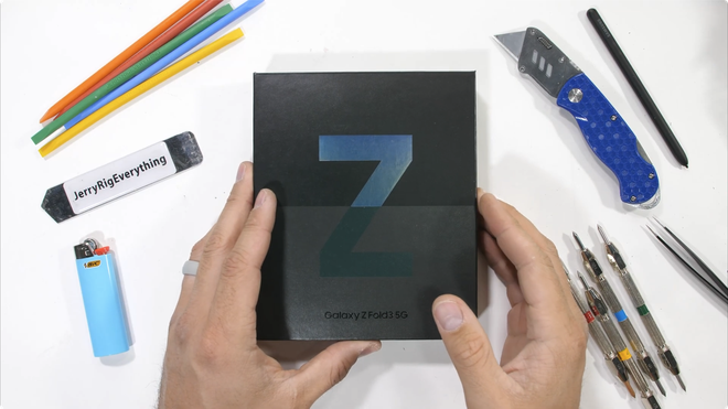 Galaxy Z Fold3 có độ bền ấn tượng, không mỏng manh như nhiều người nghĩ - Ảnh 1.